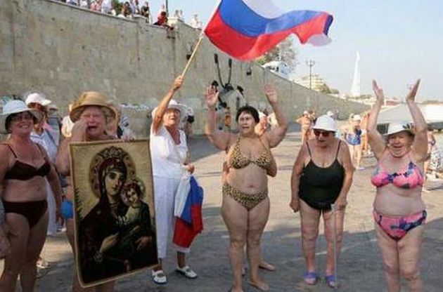 Крымские пенсионеры рассказали, как молятся на Путина. ВИДЕО