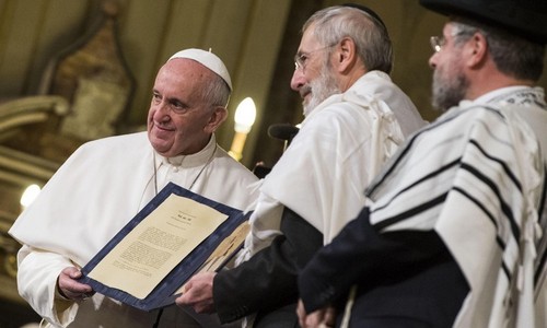 Папа Франциск пришел в синагогу. ФОТО, ВИДЕО