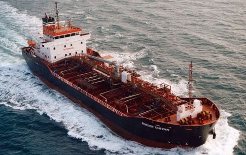 Европа встретила первый за 40 лет танкер с американской нефтью