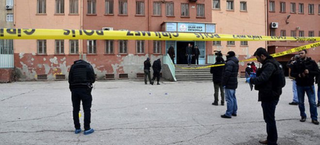 Во дворе турецкой школы рванула бомба: есть раненые. ФОТО