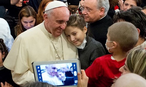 Папа Римский «благословил»  Интернет и социальные сети