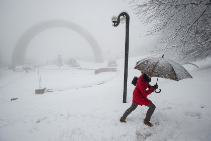 Погода в Украине: туманы, снегопад и новое штормовое предупреждение