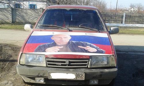 Старье на колесах: в Крыму продают авто с Путиным. ФОТО