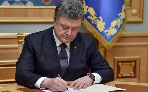 СМИ: Порошенко присвоил генеральские звания тайным указом
