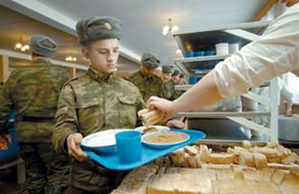 Как накормить защитника отечества?