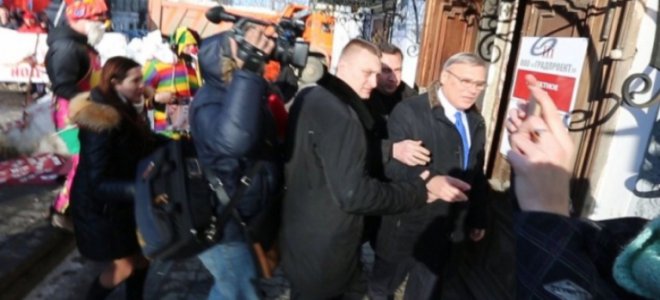 «Освободители» забросали яйцами российского оппозиционера