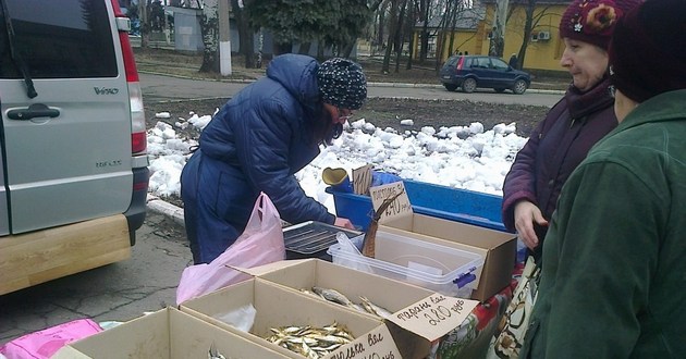 В Донецке прошла ярмарка: шоковые цены собрали полтораста человек. ФОТО