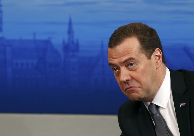 Отвечая на вопрос об отмене санкций, Медведев помянул Воланда