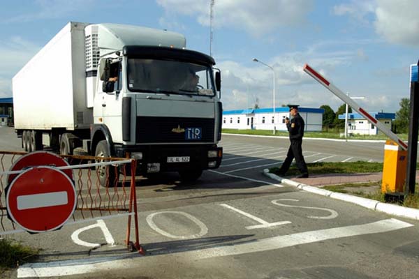 Кабмин постановил: Российские грузовики снова будут бороздить просторы Украины 
