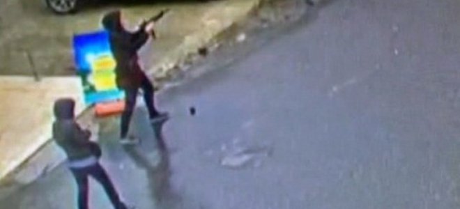 В Стамбуле бросали гранаты: полицейские застрелили двух женщин 