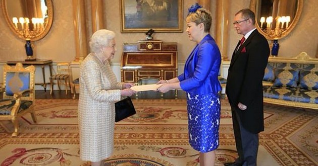 В глубокий шок королеву Англии отправила посол Украины. ФОТО