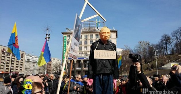 В Киеве повесили чучело Путина. ФОТО