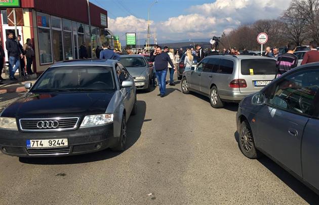 Автомобили с иностранными номерами заблокировали движение на КПП «Ужгород». ФОТО