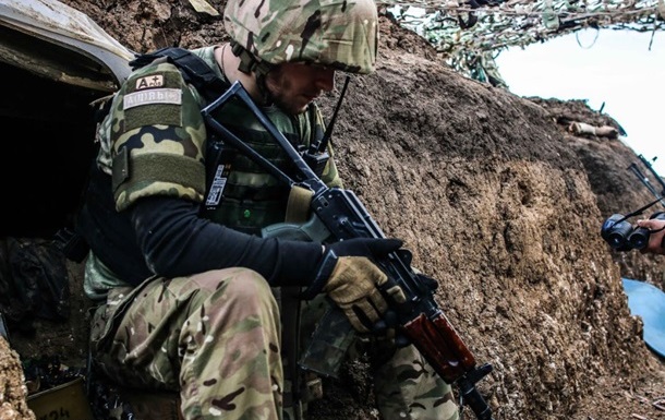 На Донбассе не прекращают стрелять: погиб 1 военный, 3 ранены