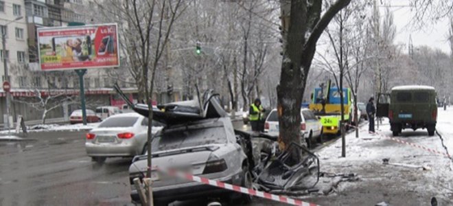 Mercedes попал в смертельное ДТП в столице: двое погибших. ФОТО