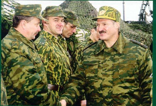У Лукашенко завели 135 дел в отношении военных на Донбассе