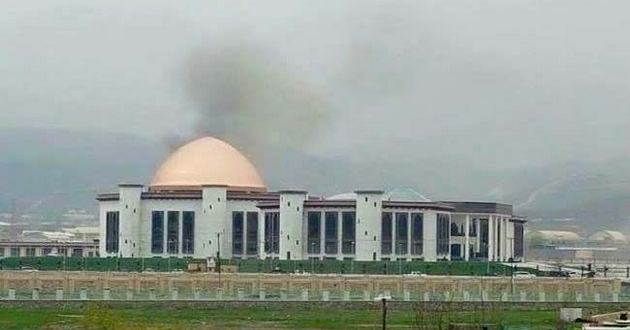 В здание парламента Афганистана попала неизвестная ракета. ФОТО