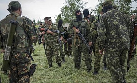 С оружием и в масках оккупанты ворвались с обыском в дом крымских татар