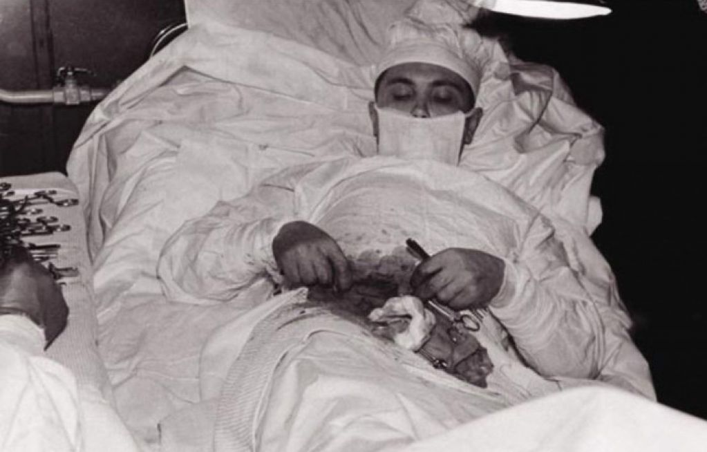 История талантливого хирурга, который в Антарктиде вынужден был прооперировать себя сам