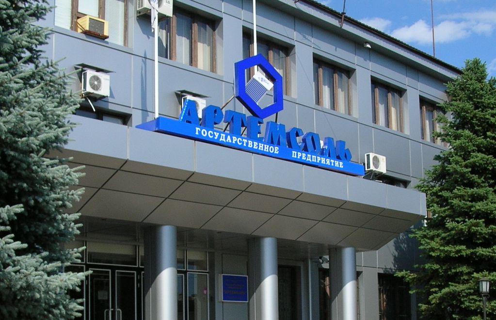 Уволенного за злоупотребления экс-директора «Артемсоли» проталкивают на госпредприятие
