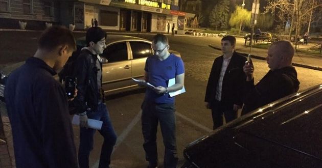 Подозрение в особо тяжком преступлении Касько сообщили ночью возле театра. ФОТО