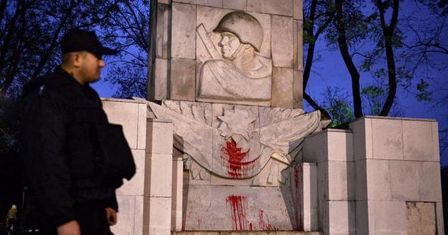 Последние дни советских памятников в Польше?