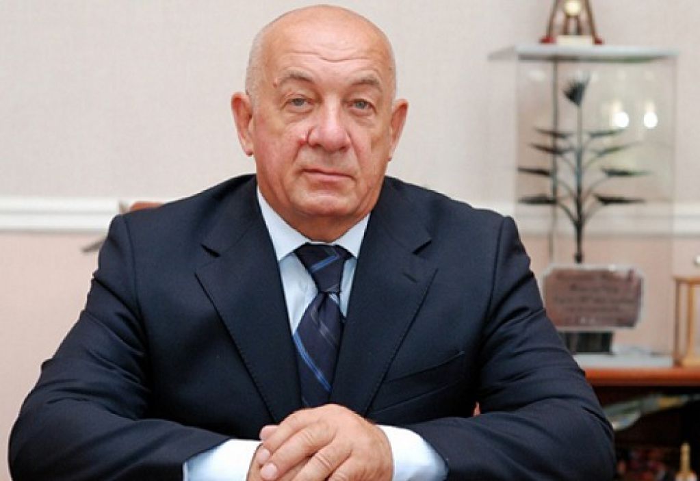 Навіщо Ахметову колишній "ДОСААФ"