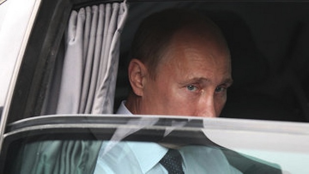 В России чуть не перед кортежем Путина провалилась дорога. ВИДЕО