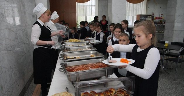 В киевских школах детей станут кормить иначе