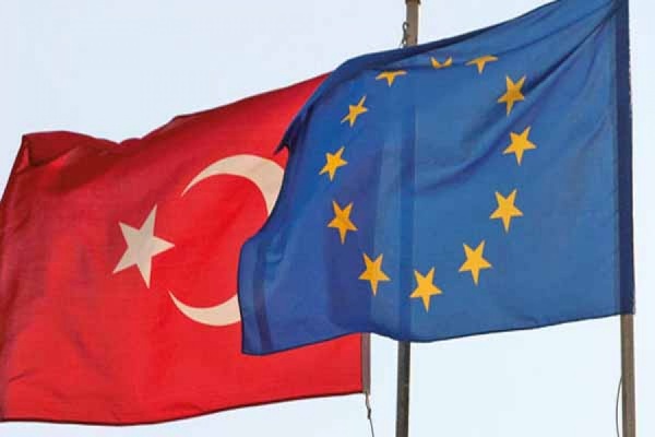 Еврокомиссия выступила за отмену визового режима с Турцией