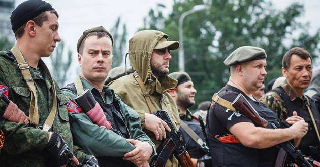 Боевикам в ДНР пошили форму с нашивками украинской армии