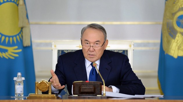 Назарбаев отступил под давлением улицы, но предостерег от «украинского» сценария в Казахстане