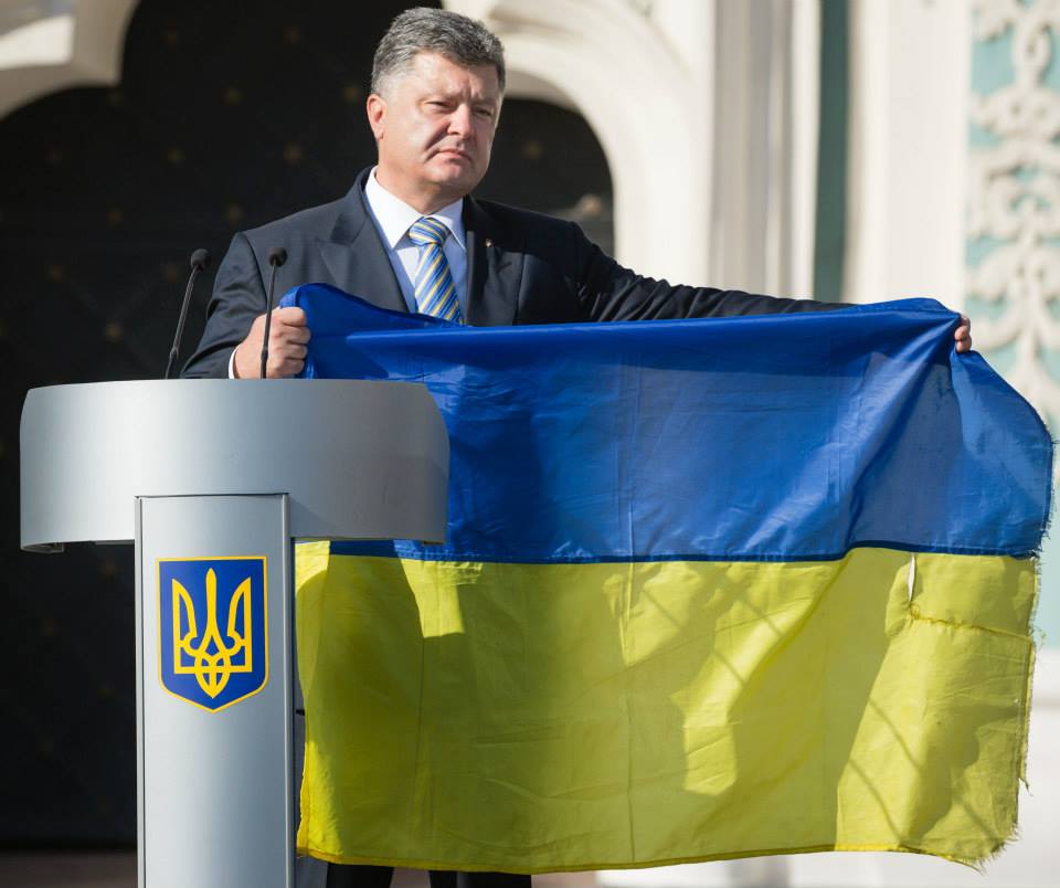 Порошенко поучаствовал в поднятии Европейского флага в Киеве