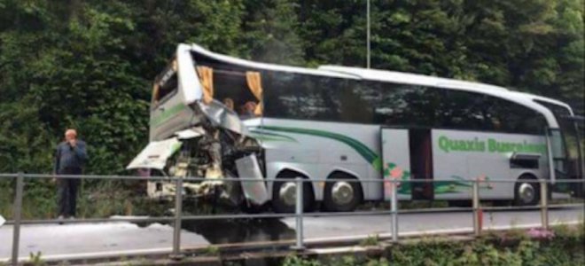 Кровавое ДТП в Швейцарии: туристический автобус столкнулся с поездом. ФОТО