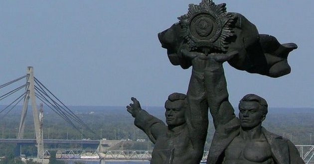 Власть определила, куда свезет советские памятники Киева