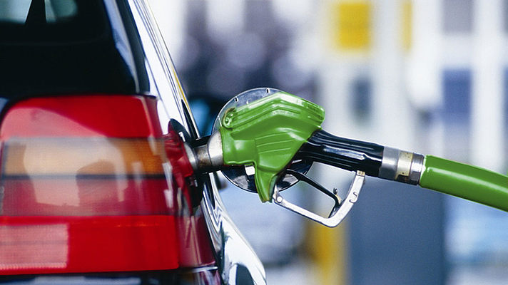 У правительства есть возможность снизить цену на бензин в Украине в 2 раза