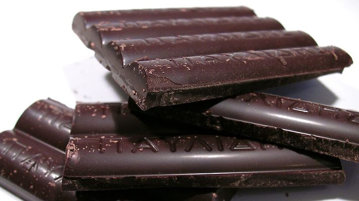 Горький шоколад поможет побороть неприятный недуг