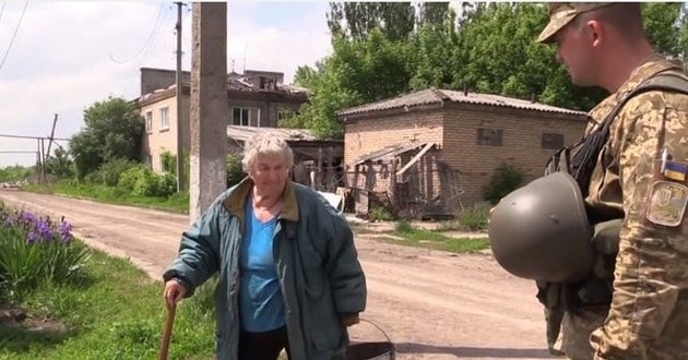 Жительница Донбасса — бойцам АТО: бейте террористов, чтобы вы победили. ВИДЕО