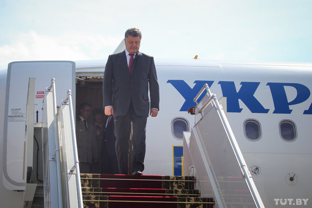 РосСМИ сообщают, что Порошенко полетел в Россию для обмена ГРУшников на Савченко