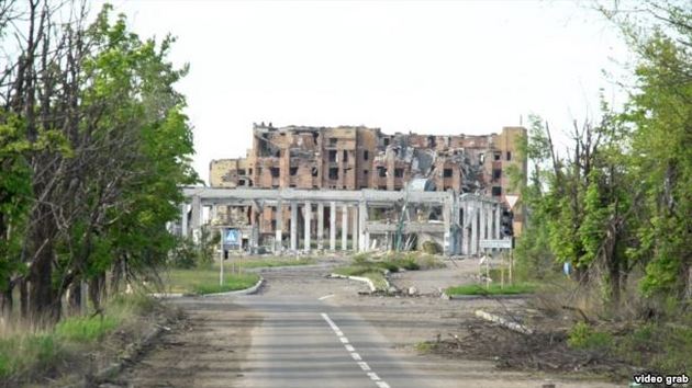 На развалинах Донецкого аэропорта: кто и как выживает на Донбассе. ВИДЕО
