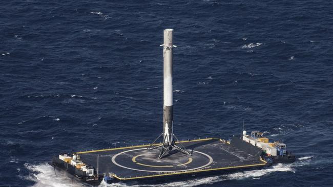 Американцы еще раз успешно приземлили Falcon 9 на плавучую платформу. Но есть одно «но». ВИДЕО