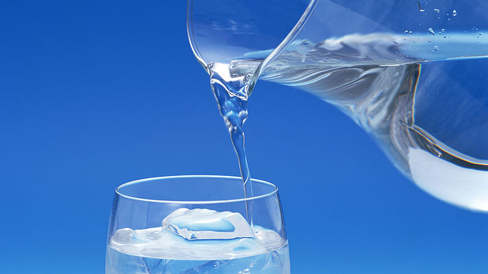 Похудеть с помощью воды можно: советы диетолога