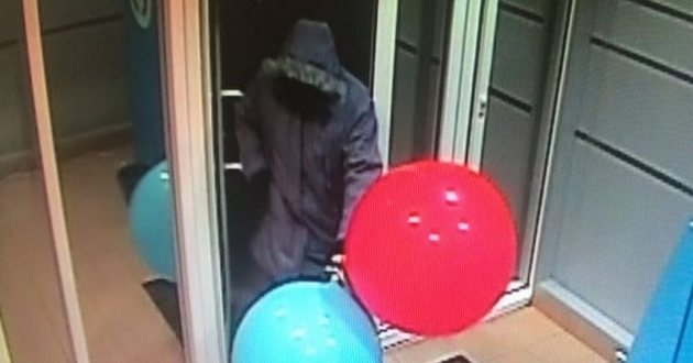 Ограбление по-русски: банкомат взят с помощью воздушных шариков. ВИДЕО
