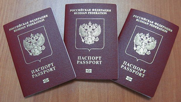 Еврокомиссия рекомендует не признавать выданные в оккупированном Крыму паспорта 