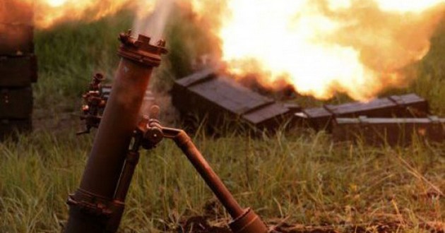 Террористы бьют по украинцам из БМП и тяжелых минометов 