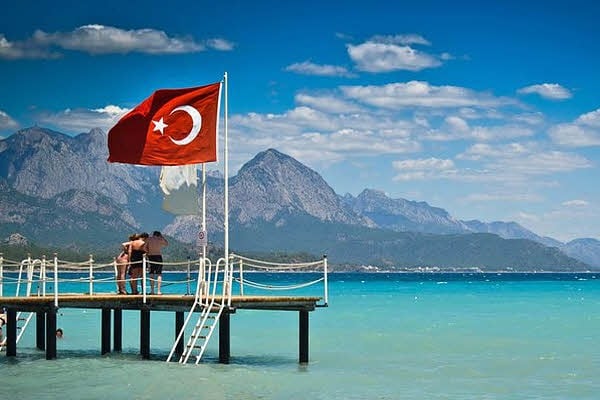 Удар в спину: Турция решила отказать "нищим" туристам в системе "All inclusive"
