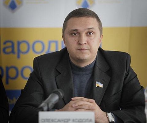 Лозовой обвинил «Народный фронт» в подкупе избирателей. Яценюк пока молчит