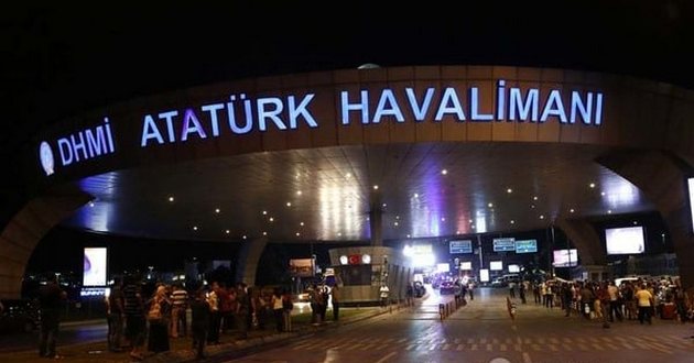 Подробности кровавого теракта в Стамбуле: террорист просто стрелял во всех