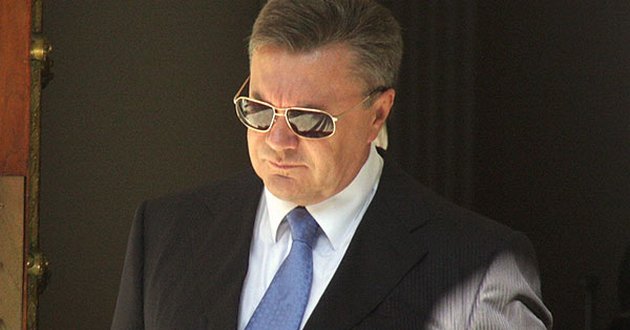 Януковичу на дом приходят платежки и посылки. ФОТО