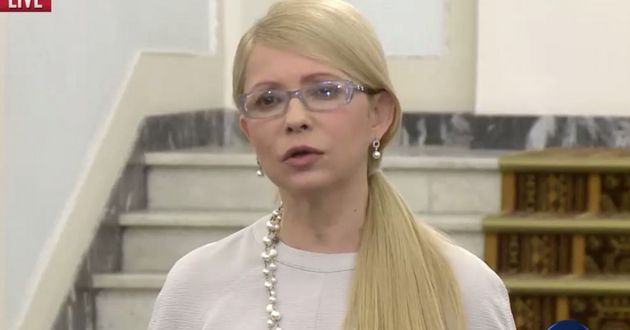 Тимошенко вышла к пенсионерам в туфлях из змеи. ФОТО